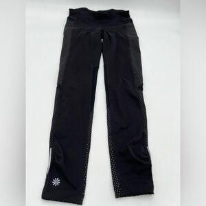 Athleta dot be free black and gray reflective running leggings size XS.‎